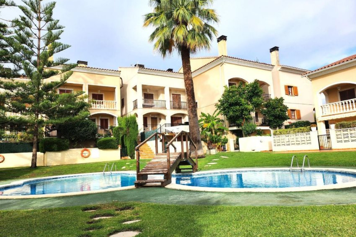 Sale of townhouse in Saint George-Babylon , Torredembarra photo 1