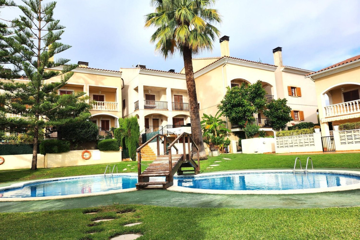 Sale of townhouse in Saint George-Babylon , Torredembarra photo 2