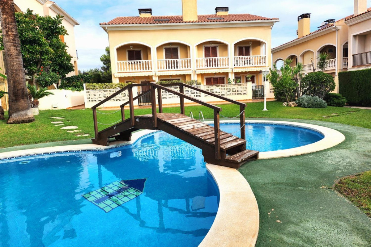 Sale of townhouse in Saint George-Babylon , Torredembarra photo 3