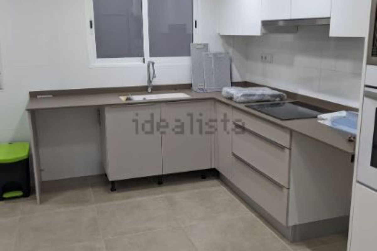 Sale of apartment in Av. de la Constitución, Valencia
photo 2