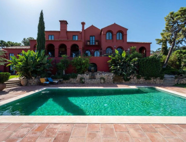 Chalet independiente en venta en El Madroñal , Benahavís thumbnail 1