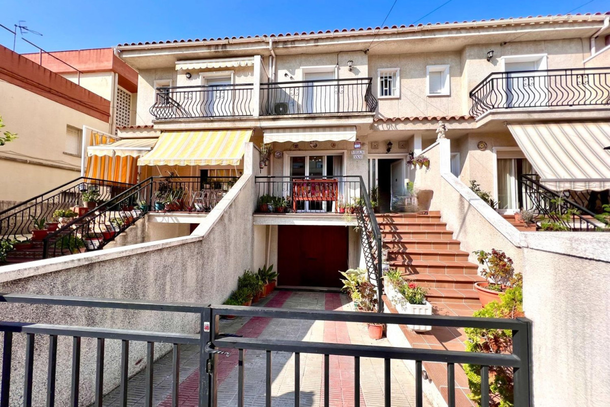 Sale of townhouse in  Calle Mèxic, 59 , Calafell photo 3