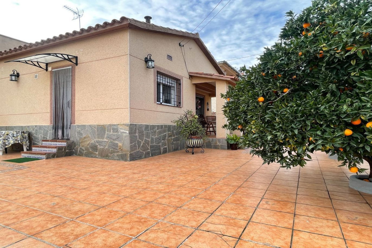 Sprzedaż niezależnego domku jednorodzinnego w Marianao , Sant Boi de Llobregat photo 4
