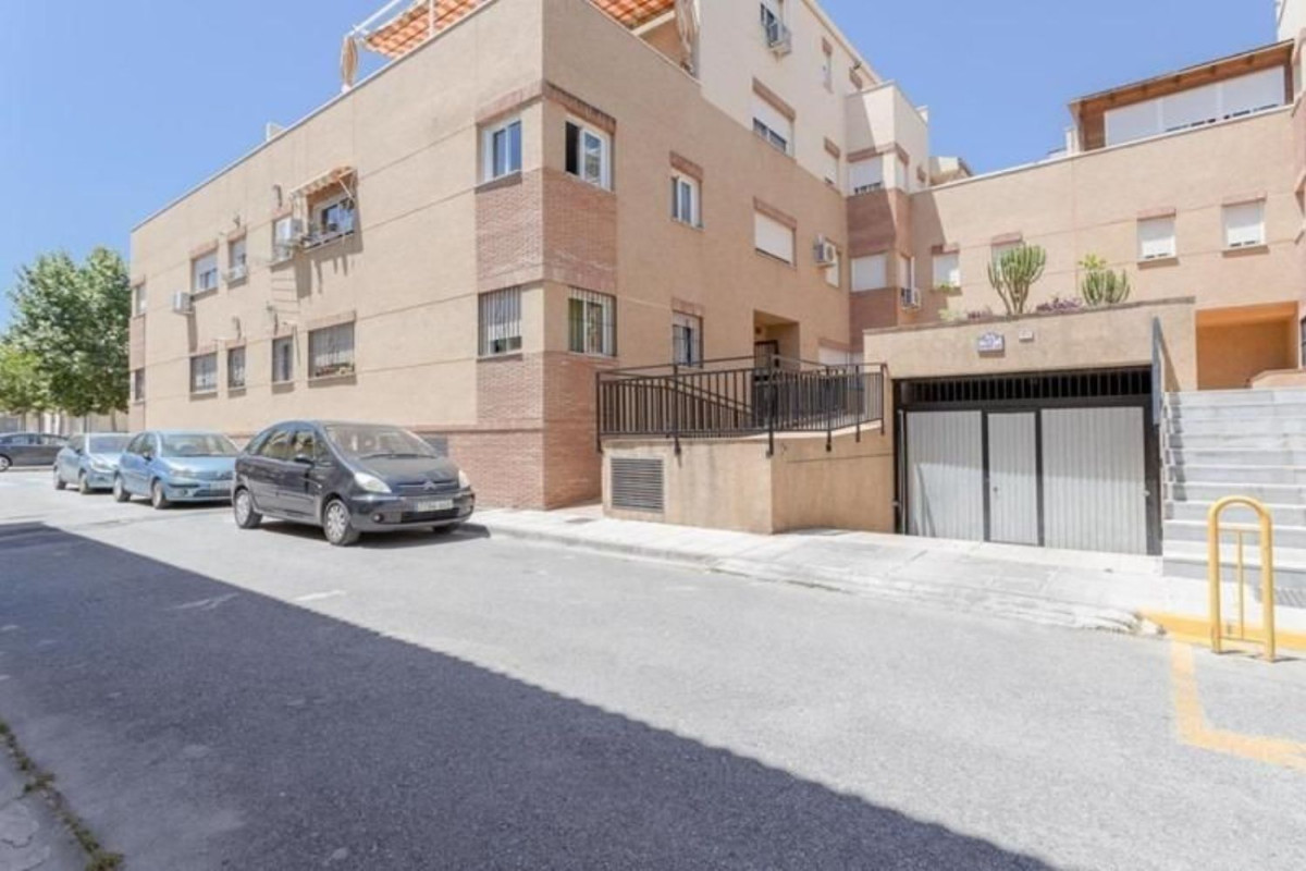 Venta de piso en Calle Teresa de Calcuta, Churriana de la Vega
photo 1
