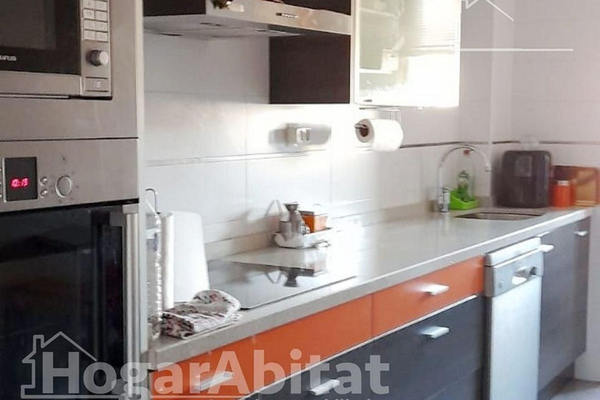 Piso en venta en calle Moncofa, Wave
photo 2
