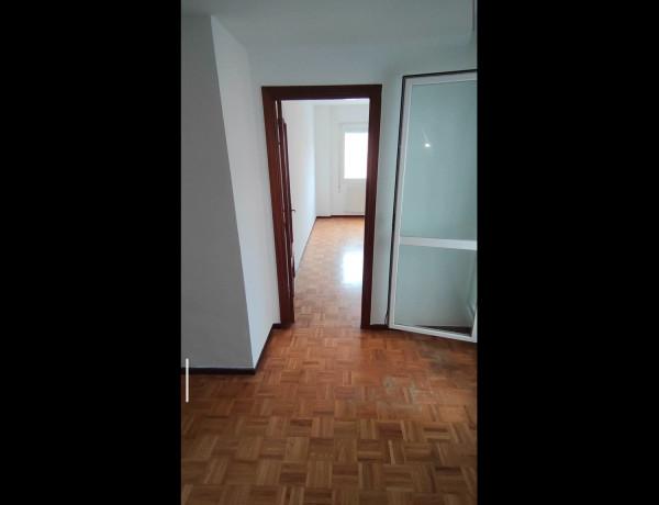 Piso en venta en  Calle Estella, Vitoria-Gasteiz photo 1