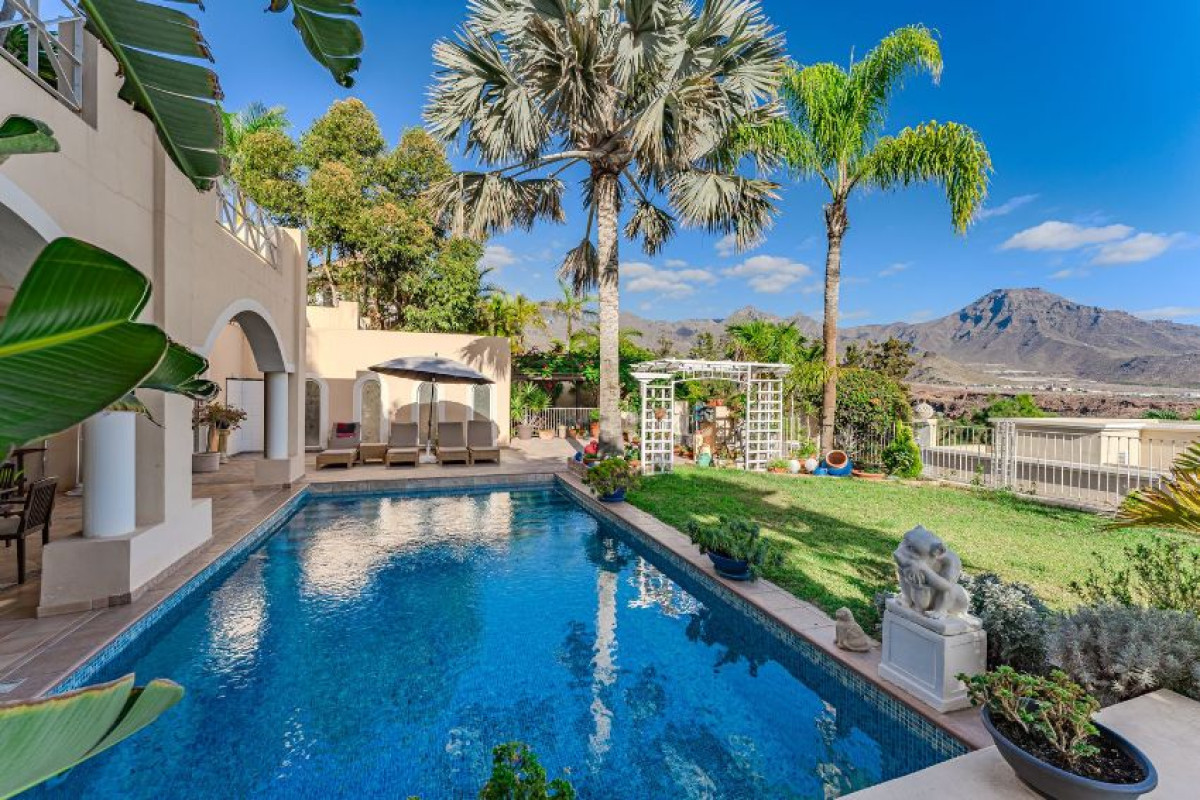 Sale of independent chalet in Calle Alcojora, Adeje
photo 1