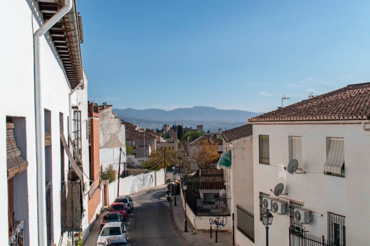 Продажа квартиры на Callejón de Aynadamar, Гранада
photo 1