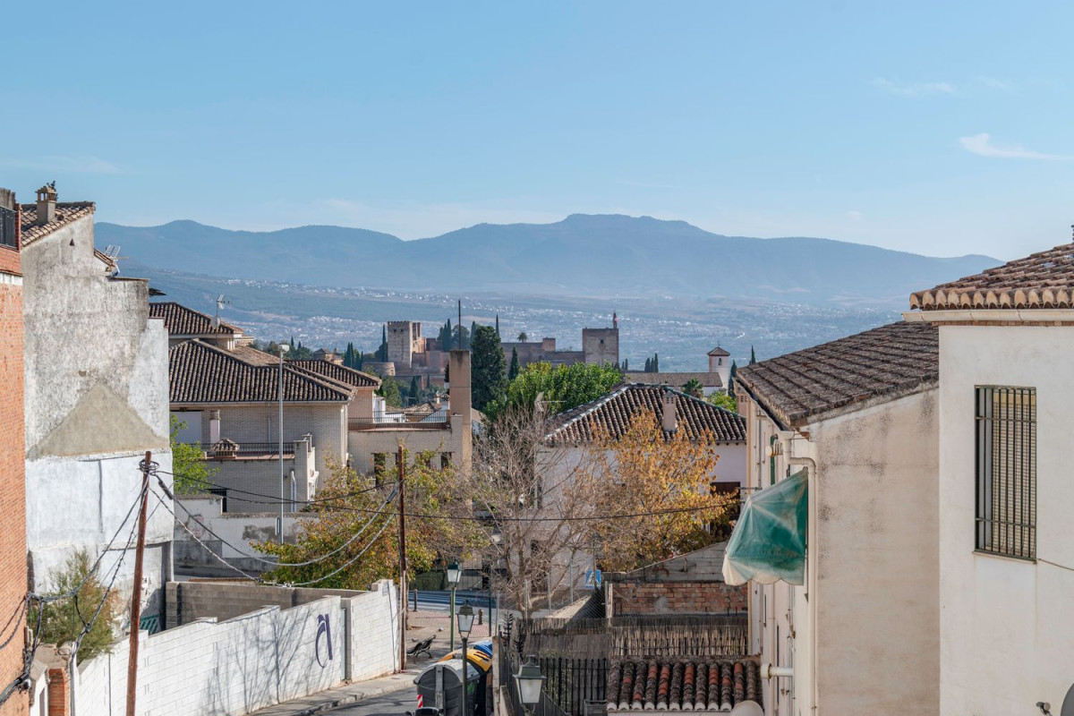 Продажа квартиры на Callejón de Aynadamar, Гранада
photo 2