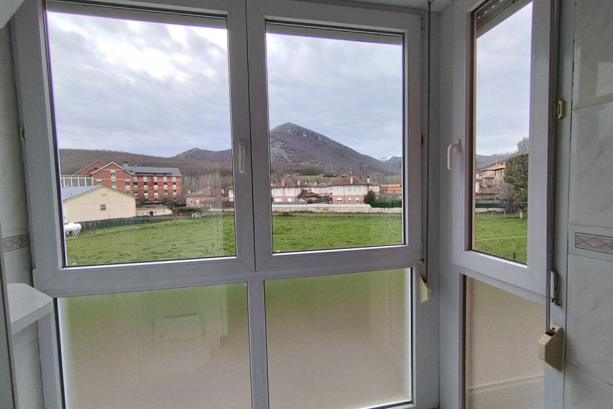 Piso en venta en paseo de Ruesga, 2, Cervera de Pisuerga
photo 4