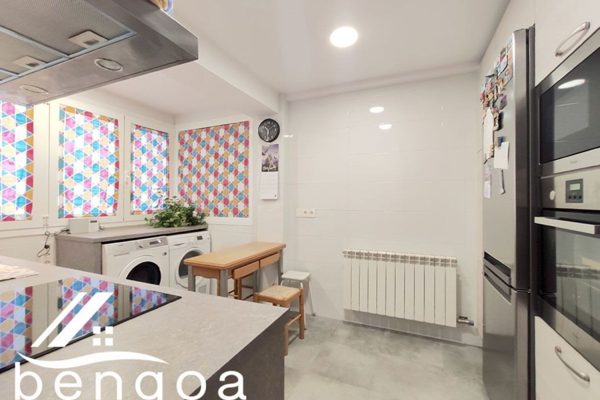 Venta de piso en Calle Sansomendi, Vitoria-Gasteiz
photo 2