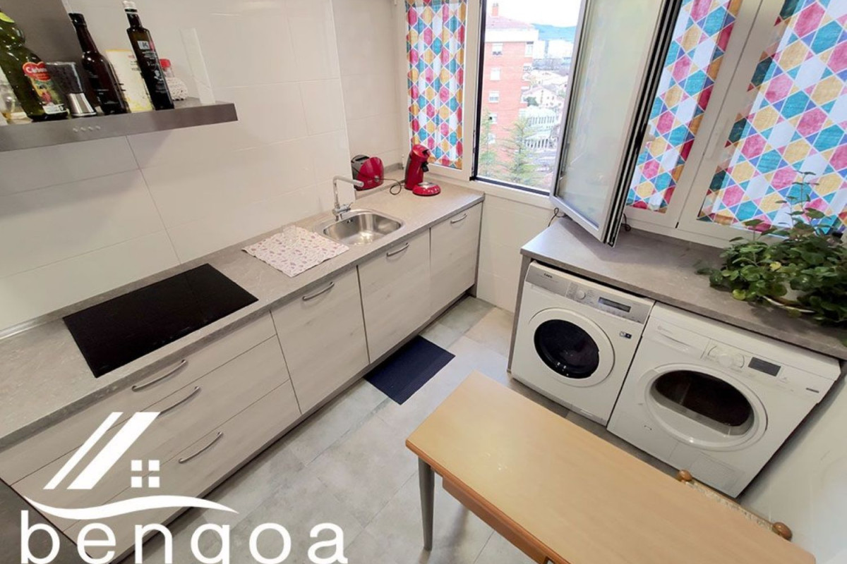 Venta de piso en Calle Sansomendi, Vitoria-Gasteiz
photo 3