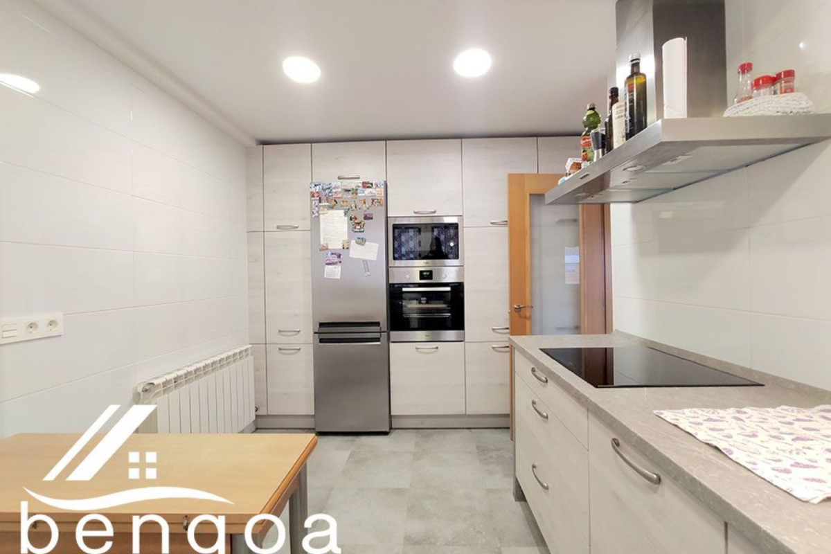 Venta de piso en Calle Sansomendi, Vitoria-Gasteiz
photo 5