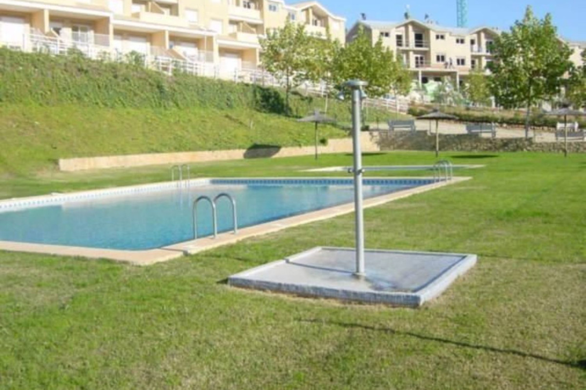Sale of townhouse in Calle del Mestre Villar , Alzira photo 1