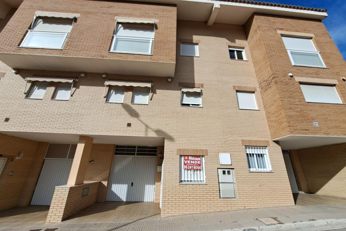 Sale of townhouse in Calle del Mestre Villar , Alzira photo 3