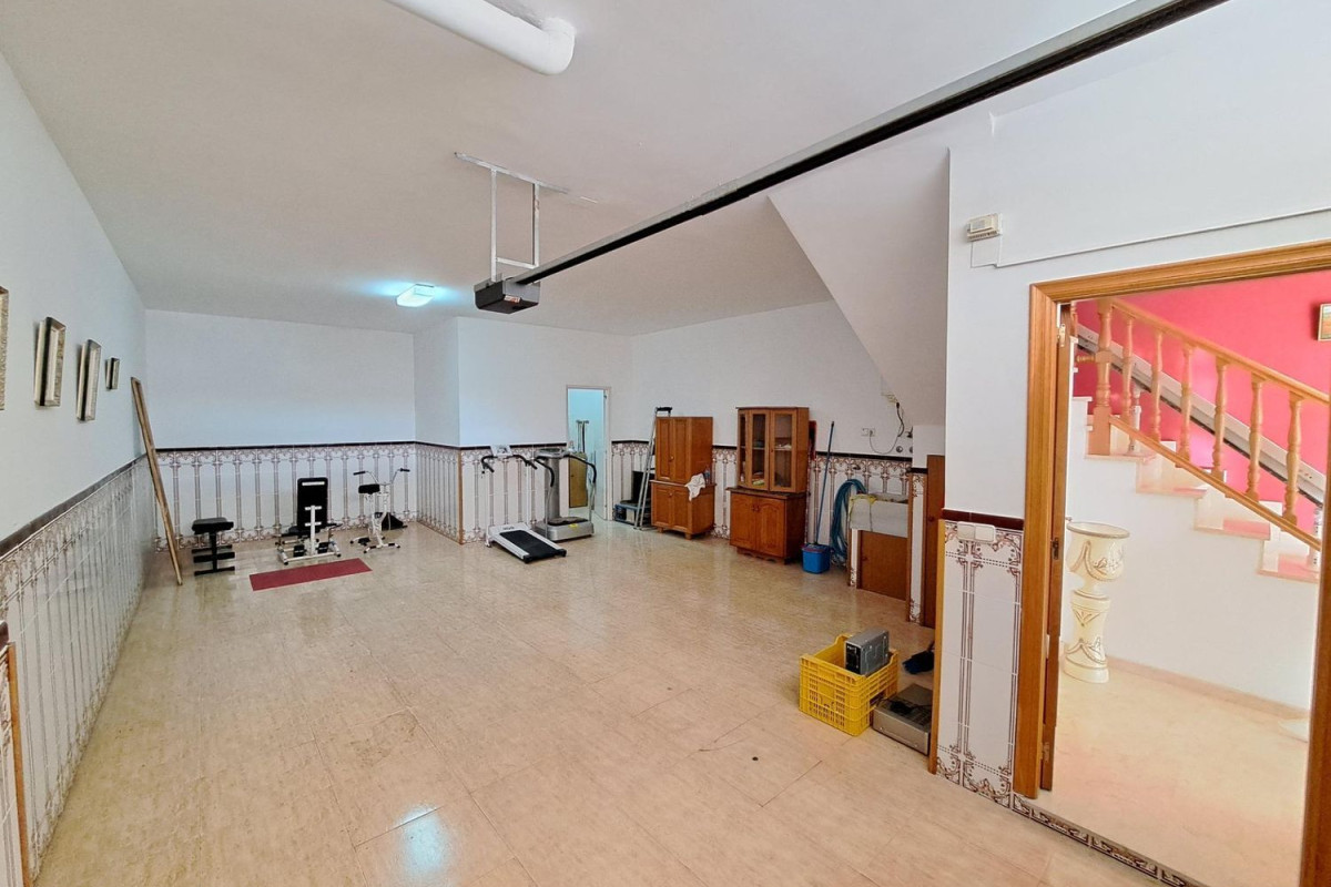 Sale of townhouse in Calle del Mestre Villar , Alzira photo 4