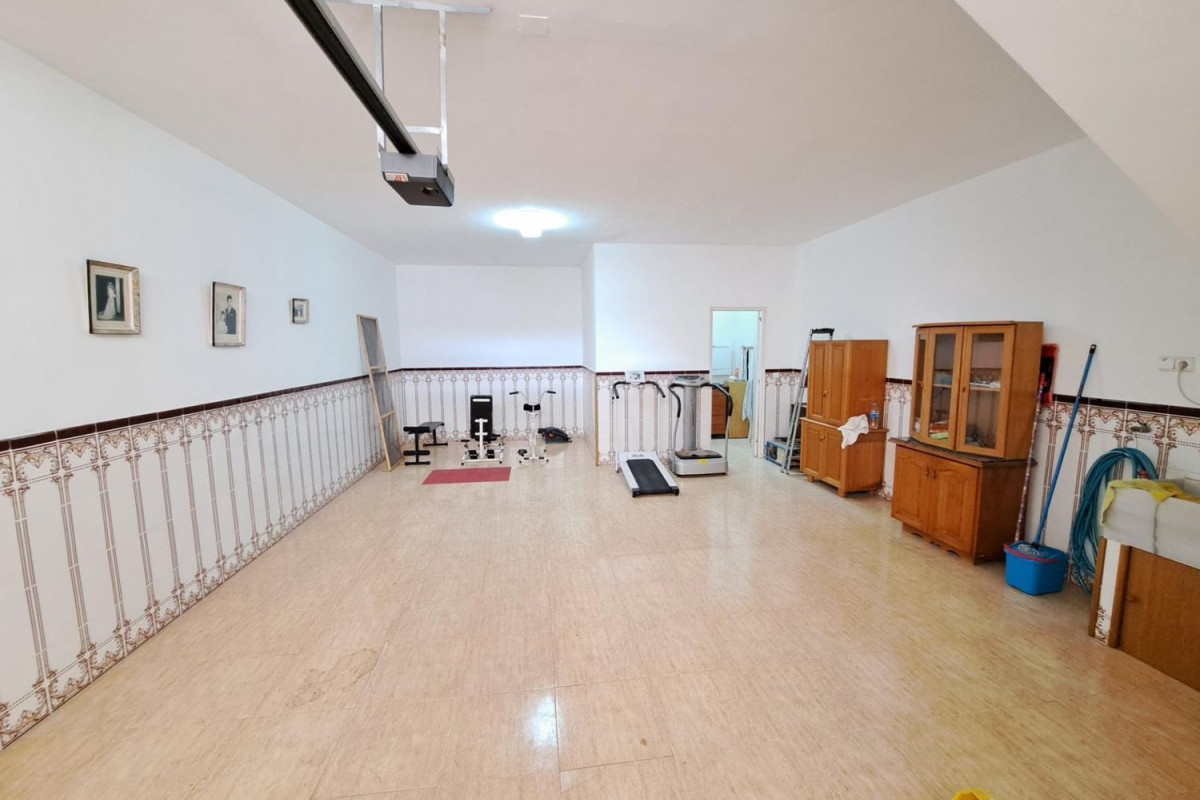 Sale of townhouse in Calle del Mestre Villar , Alzira photo 5