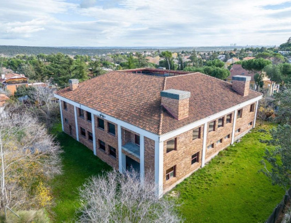 Edificio en venta en avenida de El Pardo photo 1