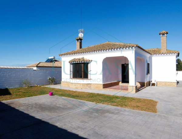 Chalet independiente en venta en  Las Lagunas - Campano , Chiclana de la Frontera photo 1