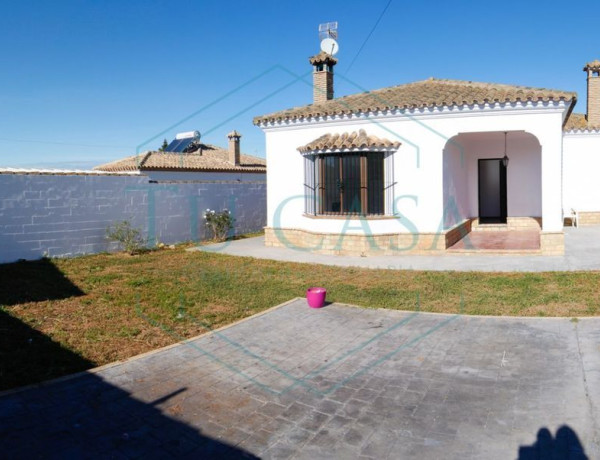 Chalet independiente en venta en  Las Lagunas - Campano , Chiclana de la Frontera photo 2