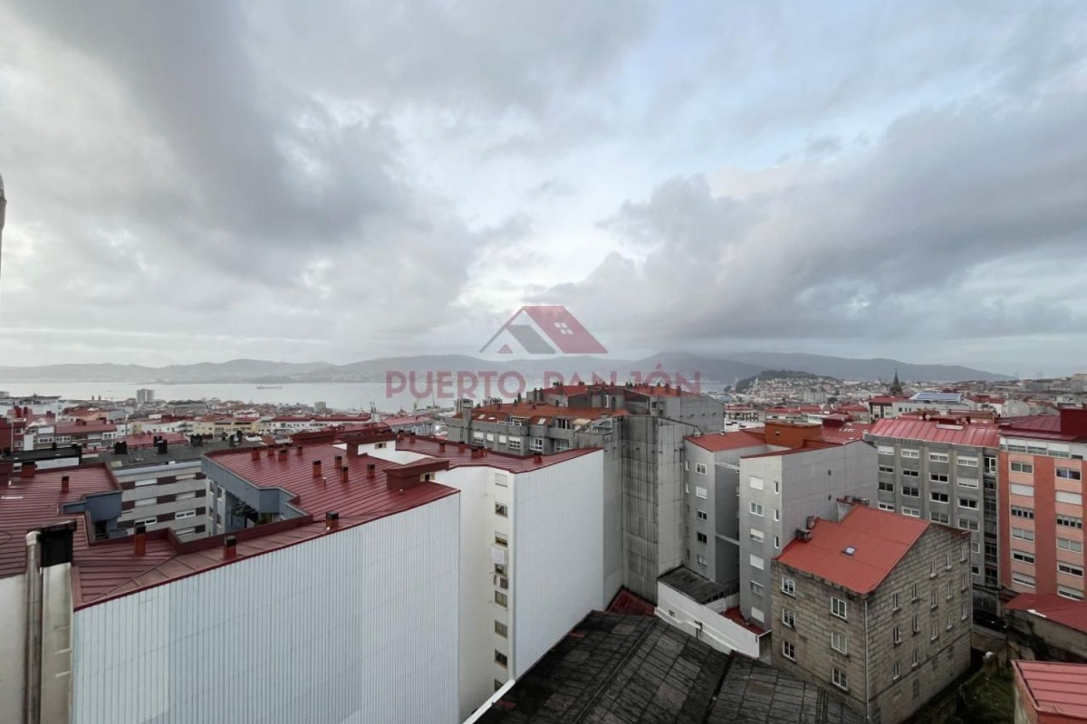 Sale of apartment in Calle de Urzaiz, Vigo
photo 1