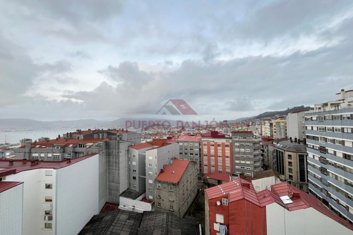 Sale of apartment in Calle de Urzaiz, Vigo
photo 2