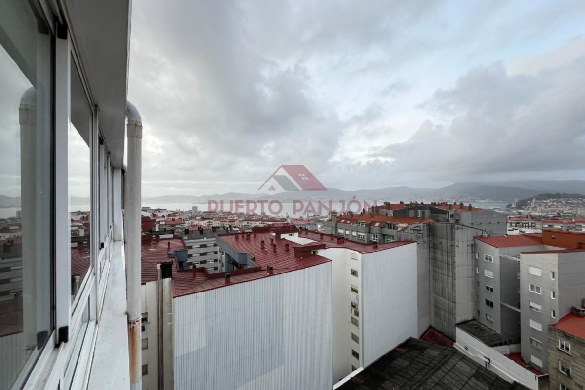 Sale of apartment in Calle de Urzaiz, Vigo
photo 3