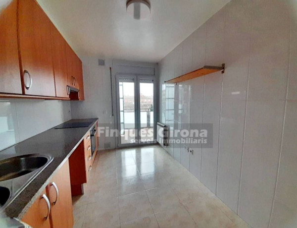 Piso en venta en Calle de les Guilleries, Salt thumbnail 1