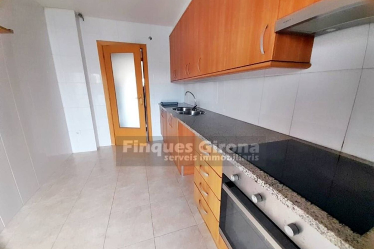 Venta de piso en Calle de les Guilleries, Salt
 photo 3