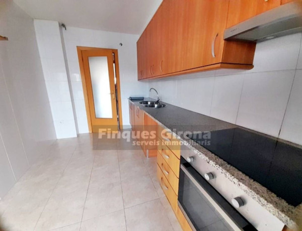 Piso en venta en Calle de les Guilleries, Salt thumbnail 2
