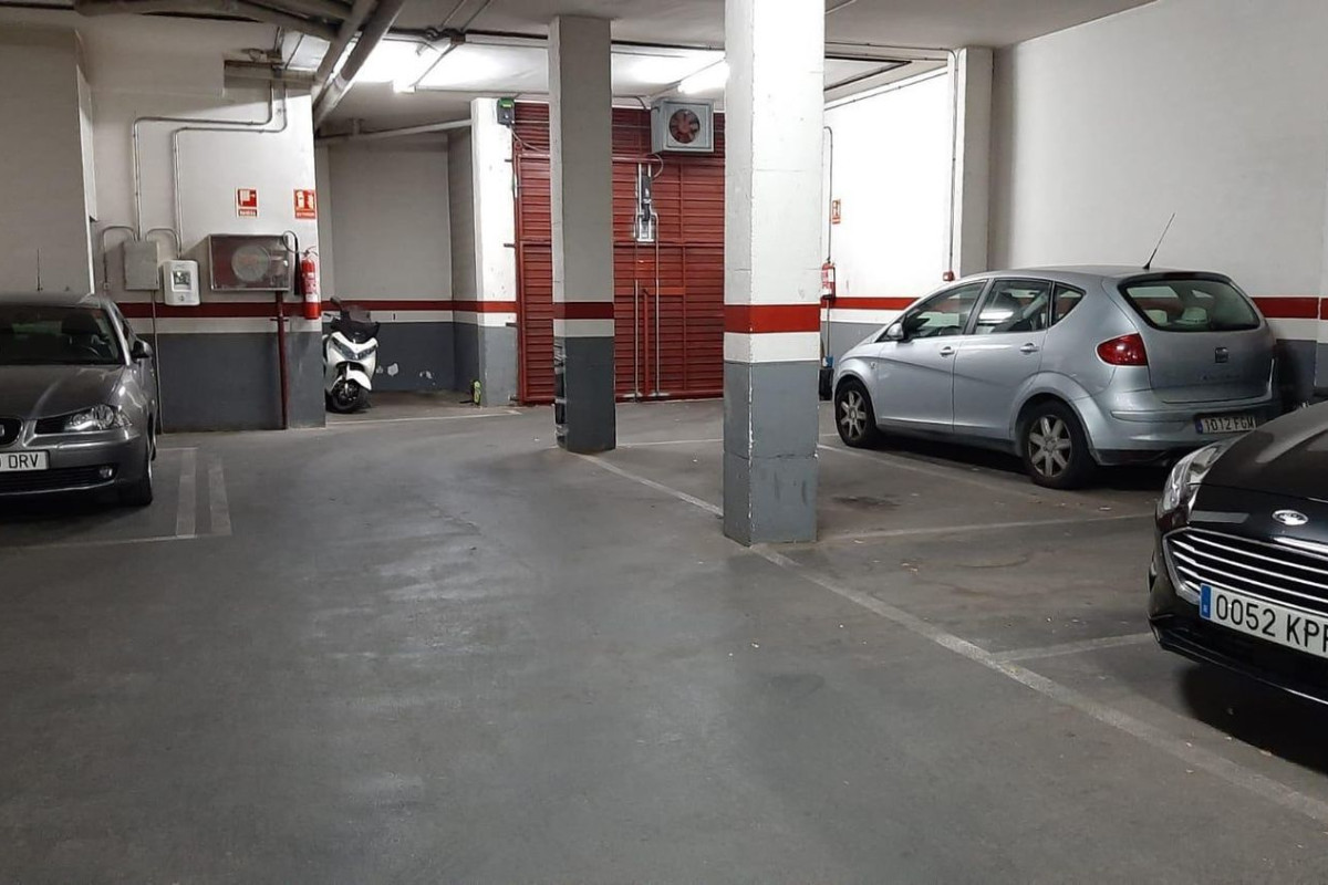 Venta de garaje en Santa Marta , Castelldefels photo 1
