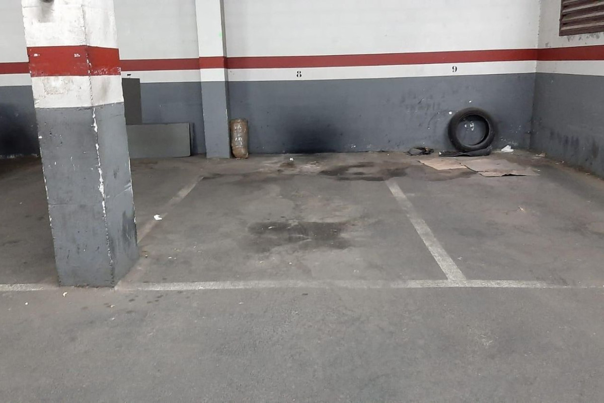 Venta de garaje en Santa Marta , Castelldefels photo 2