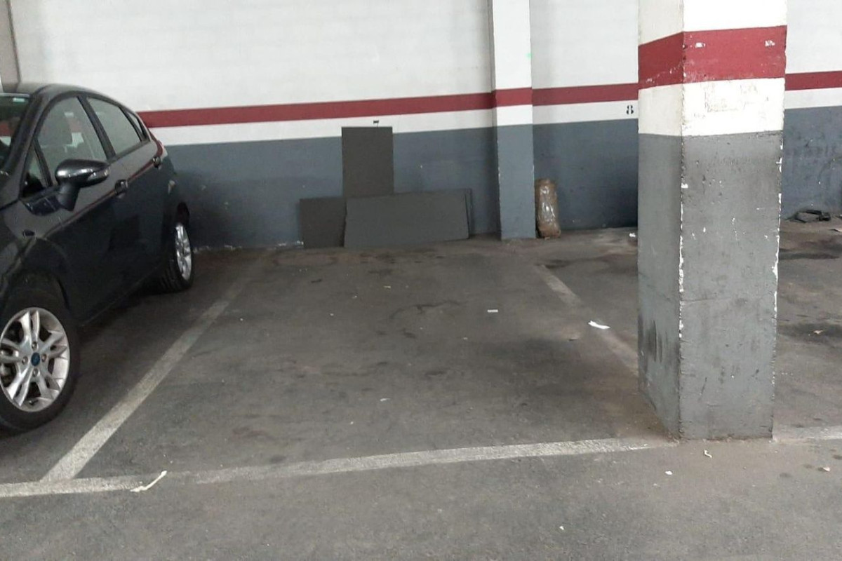 Venta de garaje en Santa Marta , Castelldefels photo 3