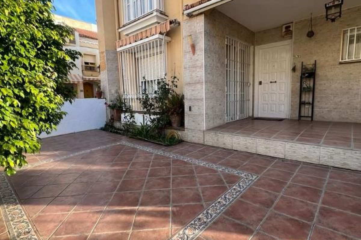 Venta de chalet adosado en Avenida Infanta Elena s/n , Torre del Mar photo 1