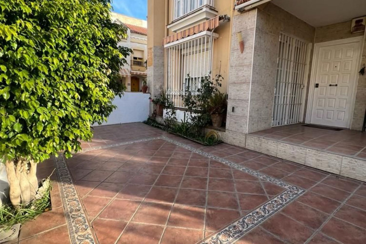 Venta de chalet adosado en Avenida Infanta Elena s/n , Torre del Mar photo 5