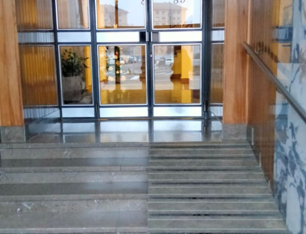 Piso en venta en Avenida del Alcalde Miguel Castaño, León thumbnail 2