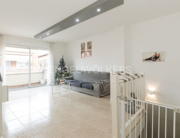 Duplex en venta en , Cornellà de Llobregat photo 1