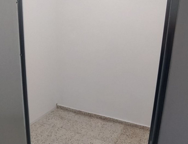 Alquiler de Trastero en calle Fernando Sánchez Sampedro, 43 photo