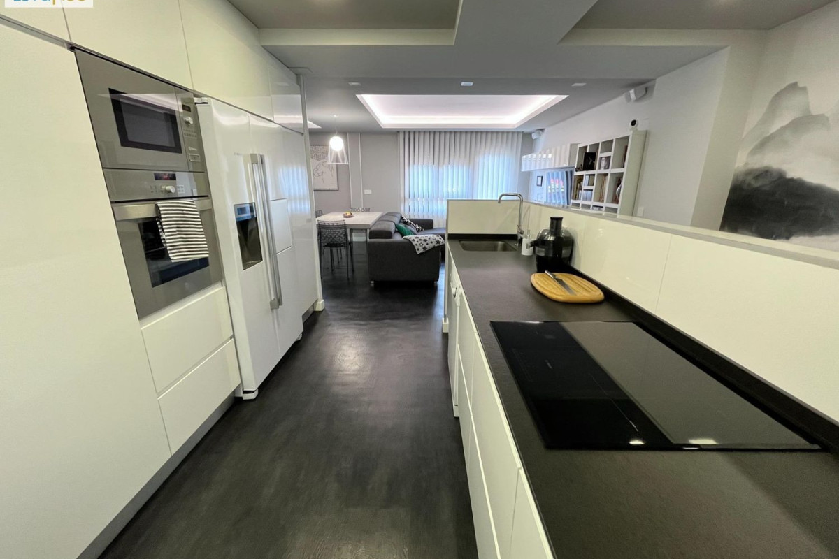 Sale of apartment in Calle Bolivia, Vitoria-Gasteiz
photo 3