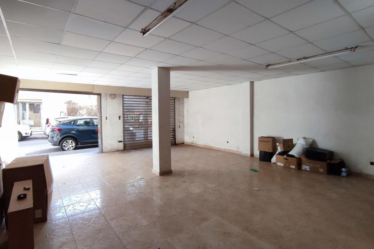 Venta de bajo en Calle Ferrocarril d'Alcoi, 67, Gandia
photo 1