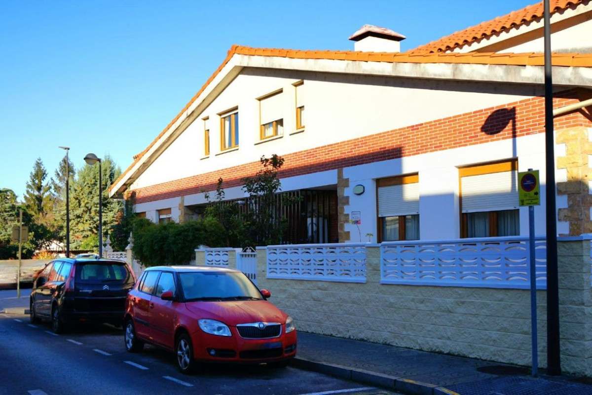 Sale of townhouse in  Paseo Niño, 6 , Torrelavega photo 3
