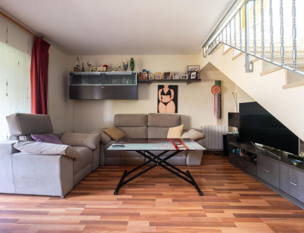 Duplex en venta en Calle de Cantàbria, Badalona photo 2