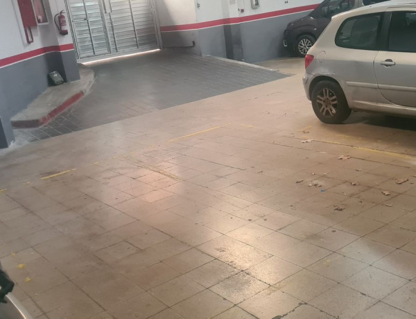 Продается гараж по адресу  Calle de Concepción Arenal, 109 , Barcelona photo 3