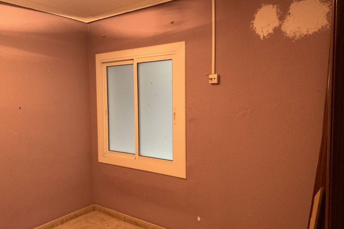Sale of apartment in Calle de Joaquim Rubió i Ors, Sant Boi de Llobregat
 photo 3