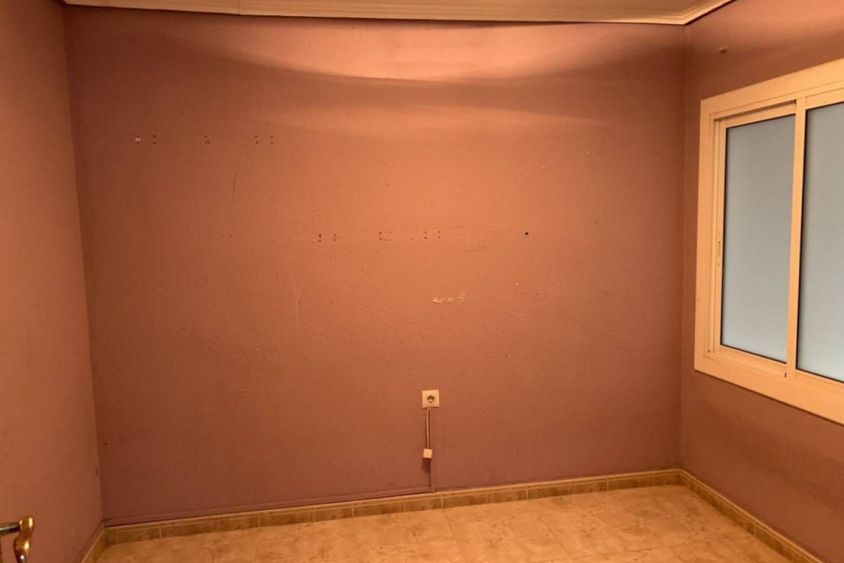 Sale of apartment in Calle de Joaquim Rubió i Ors, Sant Boi de Llobregat
 photo 4