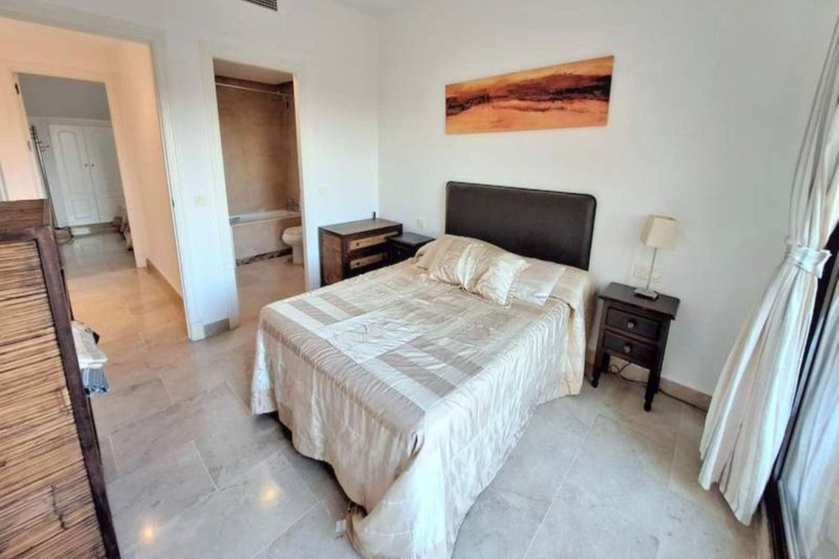 Venta de piso en Puerto de la Duquesa, Manilva
photo 2