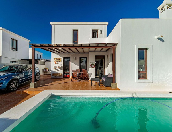 Detached villa for sale in  Calle Hortensia, Yaiza photo 1