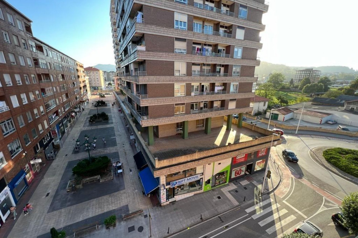 Продажа квартиры на Calle José Posada Herrera, Торрелавега
photo 2