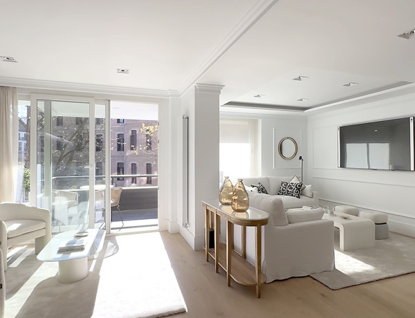 Apartment for sale in Calle de Zurbarán, Madrid photo 1