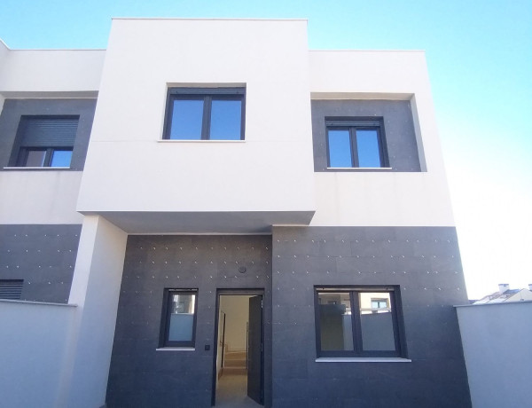Chalet adosado en venta en  Juan de Valdes , Torrejón de Ardoz photo 2